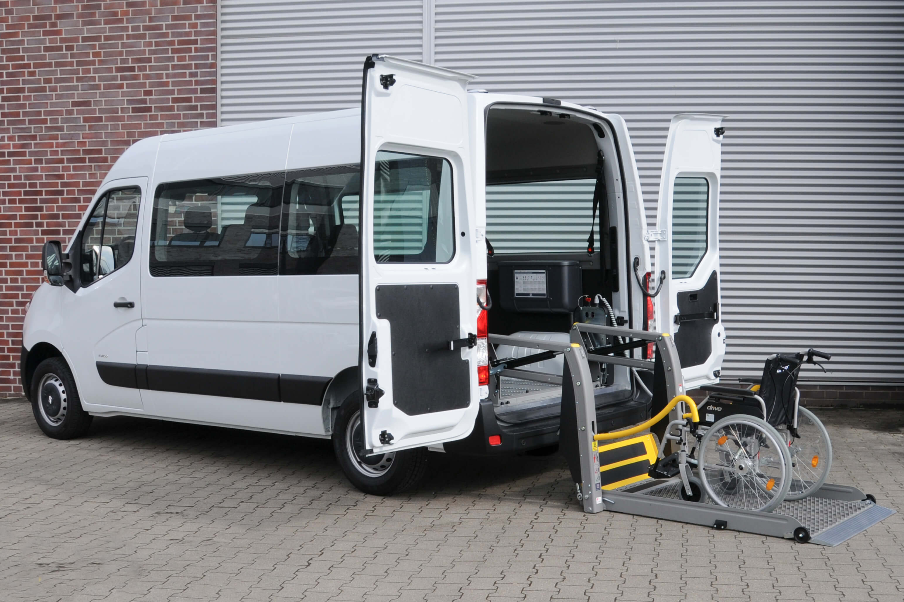 Opel Movano mit Linearlift (1)